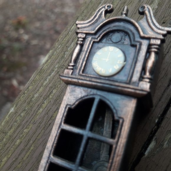 Mini Dollhouse Clock Cast Iron Pencil Sharpener Vintage Grandfather Clock - Picture 10 of 11